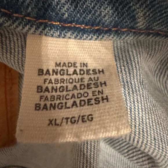 Vintage Levi's Denim Jacket with Tan and Red Label - Picture 7 of 8